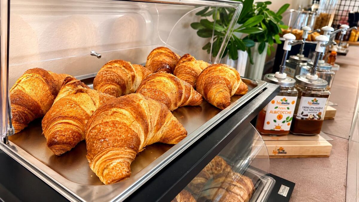Frutta e dolci a colazione